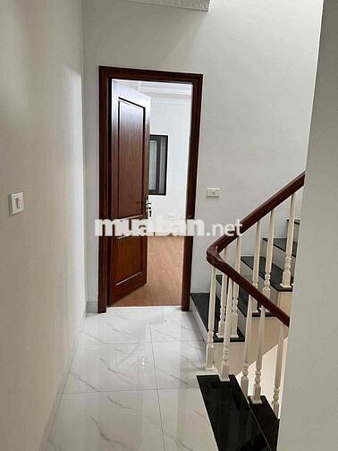 NHÀ ĐẸP TỨ LIÊN – NGÕ THẲNG – THOÁNG TRƯỚC SAU – 5M RA MẶT NGÕ – GIÁ T