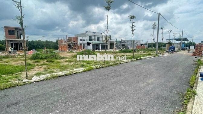 Bán 5 lô liền kề đối diện công viên ngay KDC Bửu Long giá chỉ 1t380