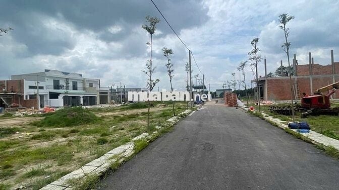 Bán 5 lô liền kề đối diện công viên ngay KDC Bửu Long giá chỉ 1t380