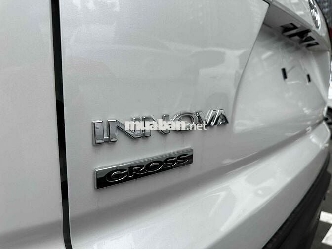 Toyota Innova Cross 2025 Trắng G 730 tr giao ngay