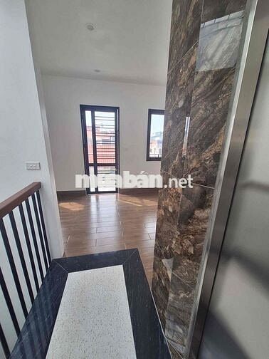 NHÀ ĐẸP TỨ LIÊN - 3 THOÁNG - THANG MÁY- 10M RA PHỐ 36M2 11.2 TỶ 3PN