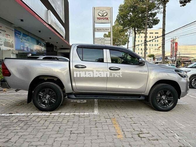 Toyota Hilux 2021 2.4 AT 777 km