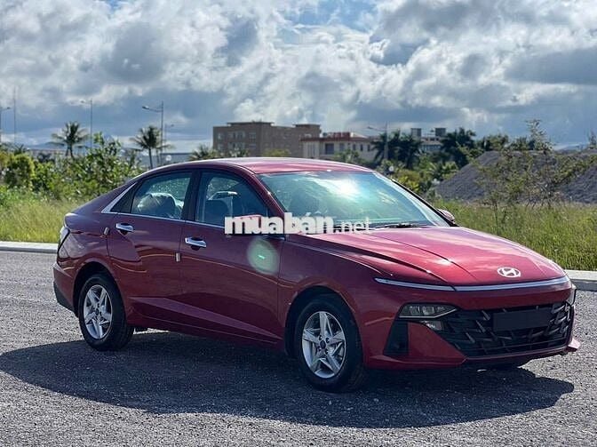 Hyundai Accent Bản cao cấp Đỏ