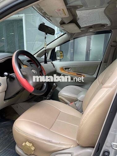 Toyota Innova 2009 G - 123456 km