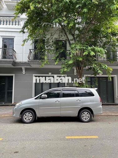 Toyota Innova 2009 G - 123456 km