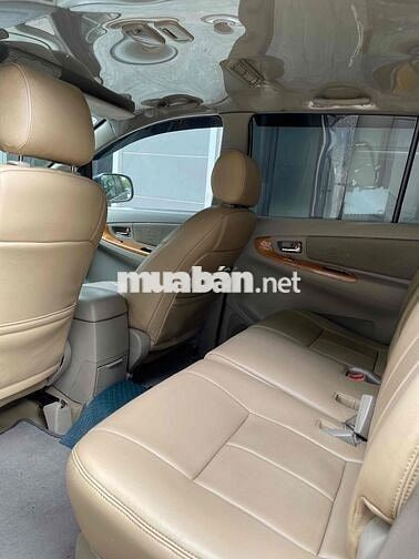 Toyota Innova 2009 G - 123456 km