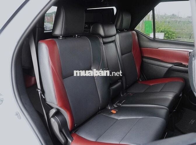 Toyota Fortuner Legender_2024_9000km_Máy dầu