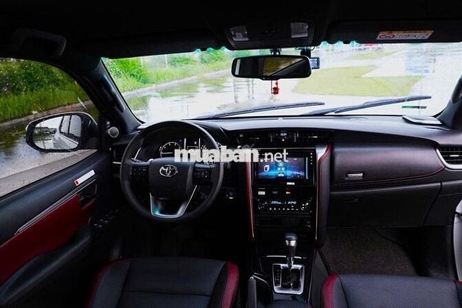 Toyota Fortuner Legender_2024_9000km_Máy dầu