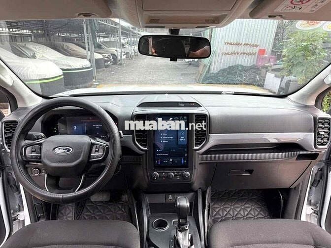 Ford Ranger XLS Trắng 40000 km