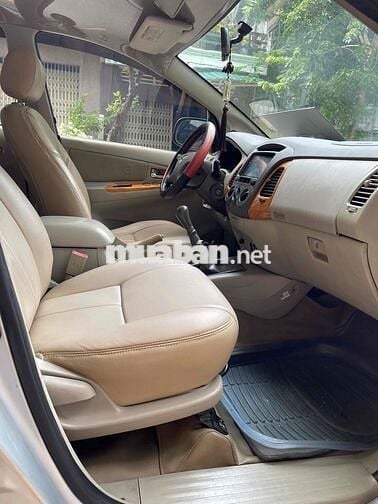 Toyota Innova 2009 G - 123456 km