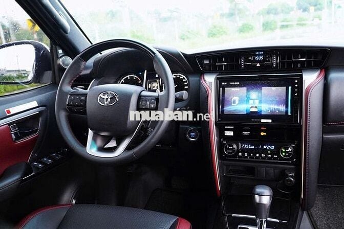 Toyota Fortuner 2024 Legender 2.8 AT 4x4 - 9000 km