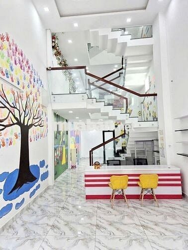 Nhà Mới 3 Lầu Sạch Đẹp Thạnh Xuân 38, Sẵn 6 máy Lạnh Giá 15tr/th