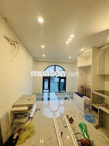 5 tầng thang máy,lô góc,KD, đường 2 oto tránh, phố Giải Phóng cực hiếm