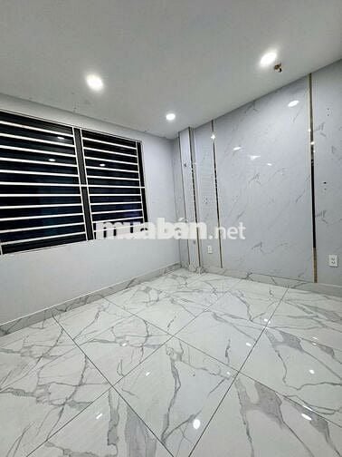 NGUYÊN CĂN QUẬN 3 MẶT TIỀN - 3 PHÒNG RỘNG ĐẸP - CẢI TẠO - KD TỰ DO