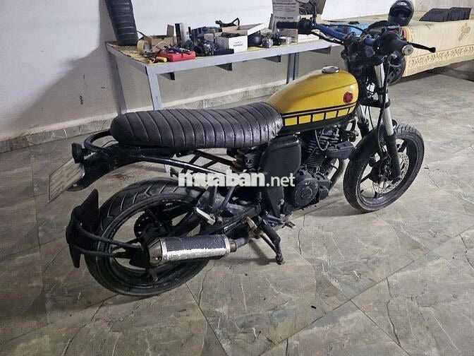 Yamaha FZS 150 V1 tracker.