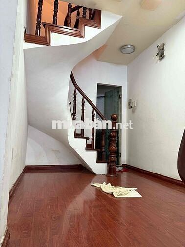 Cho thuê nhà HXH CMT8, Tân Bình, 3x8, 2 lầu , 2pn 2wc giá 1