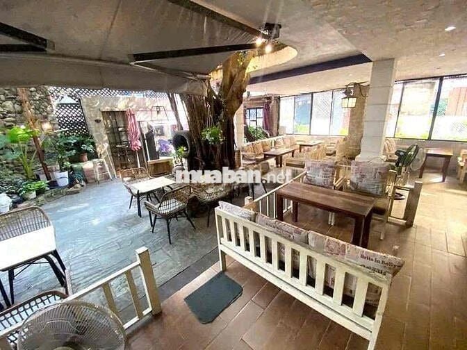 CHO THUÊ NHÀ NGUYÊN CĂN 275m2 Tân Bình giáp Quận 10, sân vườn hồ cá