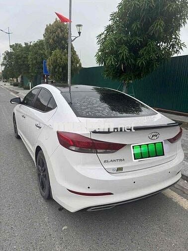 Hyundai Elantra 2016 1.6 AT - 130000 km