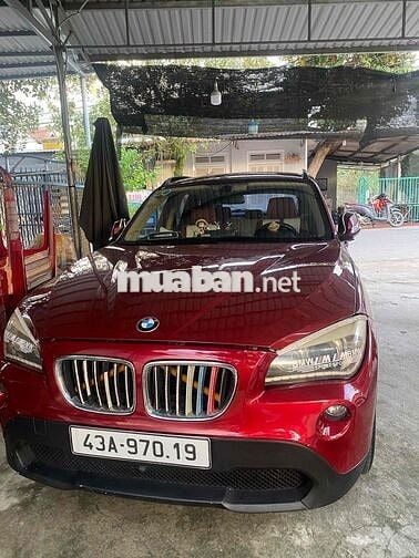 BMW X1 màu Đỏ