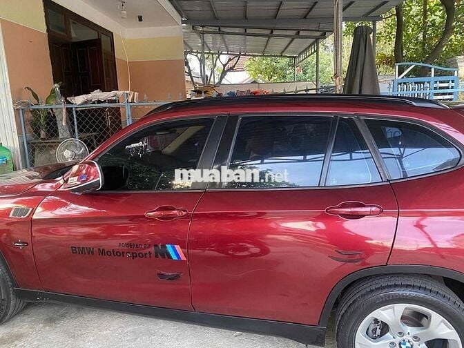 BMW X1 màu Đỏ