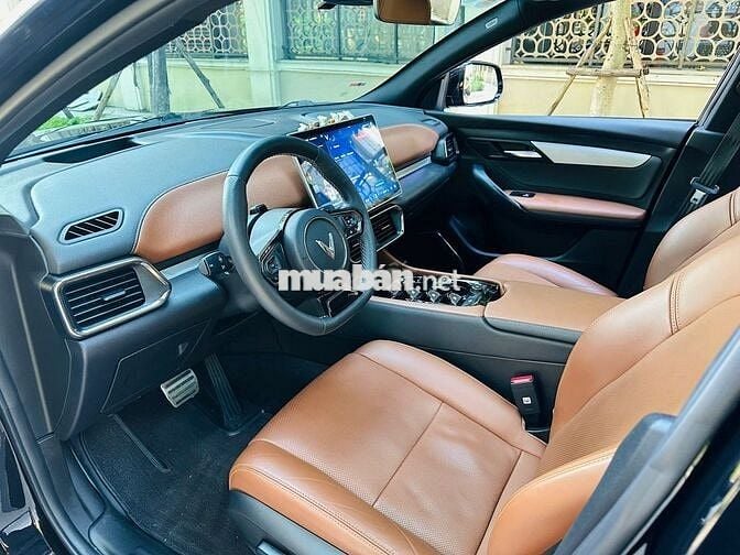 VinFast VF8 Plus 2022 Đen