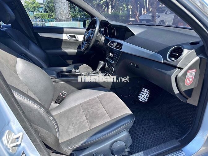 E cần bán Mercedes C200 Edition sx 2013 máy 1.8