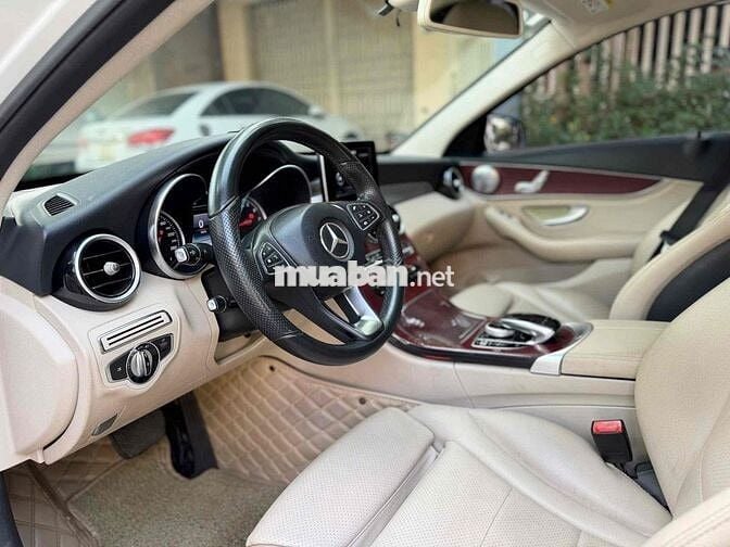 Mercedes-Benz C-Class Trắng Kem - Bản Full