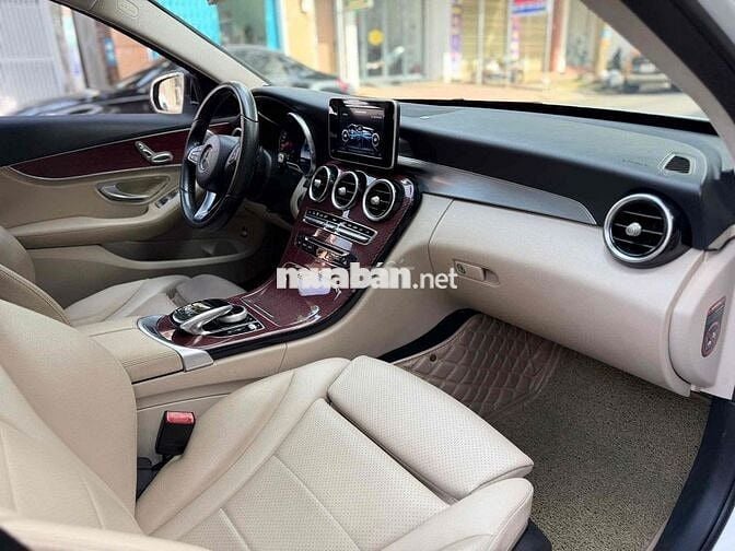 Mercedes-Benz C-Class Trắng Kem - Bản Full