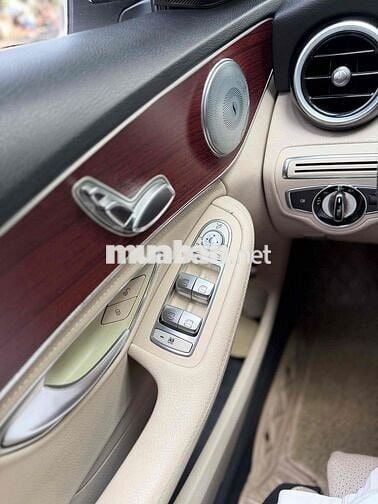 Mercedes-Benz C-Class Trắng Kem - Bản Full