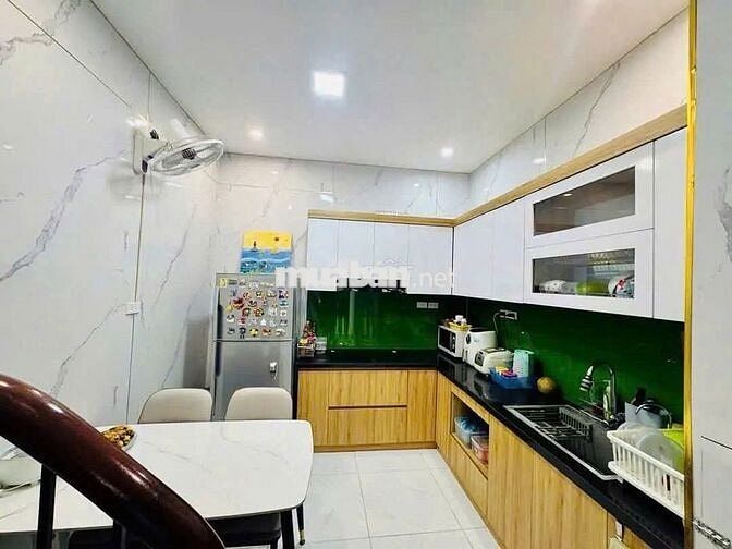 Bán nhà ngõ Hòa Bình, Đống Đa 46m2, 9,3 tỷ, 3 thoáng, ô tô đỗ gần