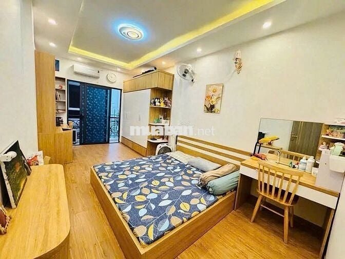 Bán nhà ngõ Hòa Bình, Đống Đa 46m2, 9,3 tỷ, 3 thoáng, ô tô đỗ gần