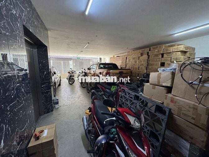 Nhà 4 tầng , 1 sân thượng,dt 8x13, gần trạm thu phí ,gần Aoen Tân Phú