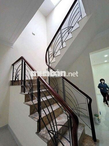 Nhà gần nhà thờ Tân Định. Dt 4x20m 1 lầu. Giá chỉ 22