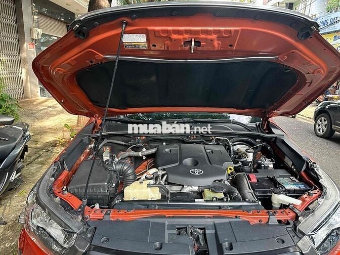 TOYOTA HILUX 4x2 AT 2021 NHẬP KHẨU