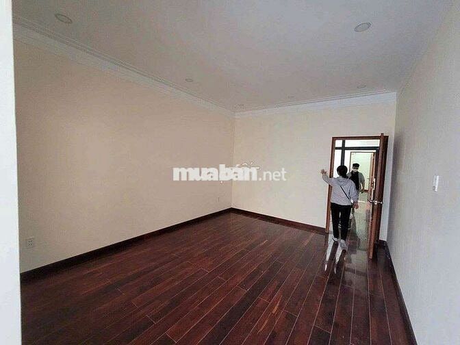 Nhà gần nhà thờ Tân Định. Dt 4x20m 1 lầu. Giá chỉ 22