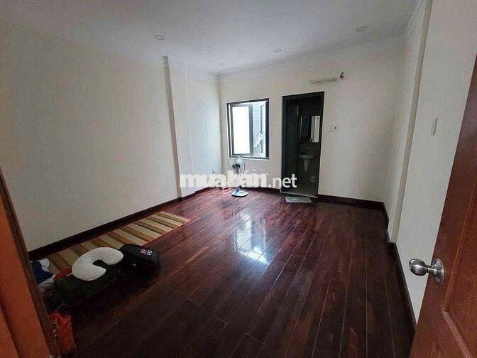 Nhà gần nhà thờ Tân Định. Dt 4x20m 1 lầu. Giá chỉ 22