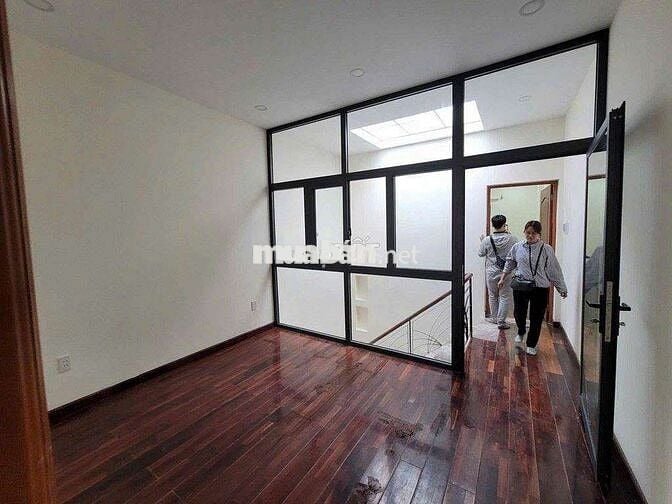 Nhà gần nhà thờ Tân Định. Dt 4x20m 1 lầu. Giá chỉ 22