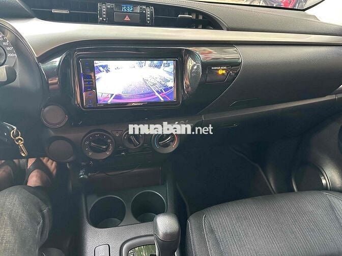 TOYOTA HILUX 4x2 AT 2021 NHẬP KHẨU