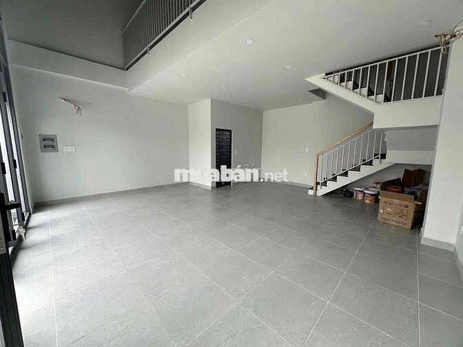 Mặt Tiền Nguyên Văn Linh Trống Suốt