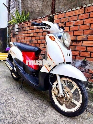 Xe máy Classico Trắng đỏ