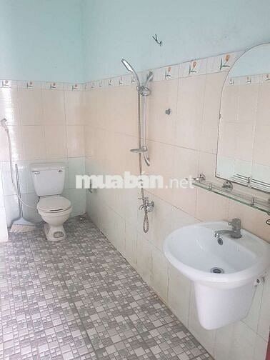 Cho thuê nhà 1 trệt 3 lầu dt 7×18 có 5pn,6wc. Hẻm xe tải cho làm chdv