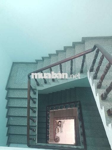 Cho thuê nhà 1 trệt 3 lầu dt 7×18 có 5pn,6wc. Hẻm xe tải cho làm chdv