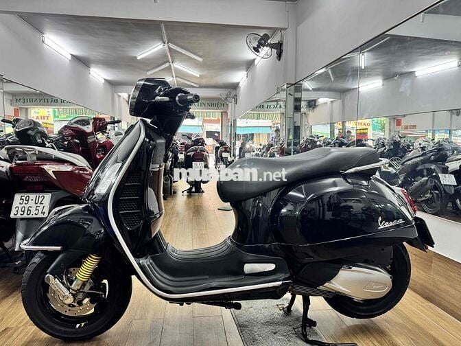 Piaggio GTS300 đời 2023 odo 9 nghìn km bstp