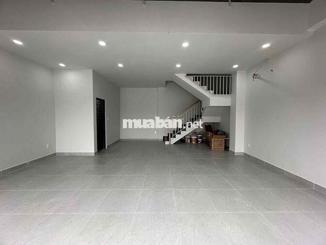 Mặt Tiền Nguyên Văn Linh Trống Suốt