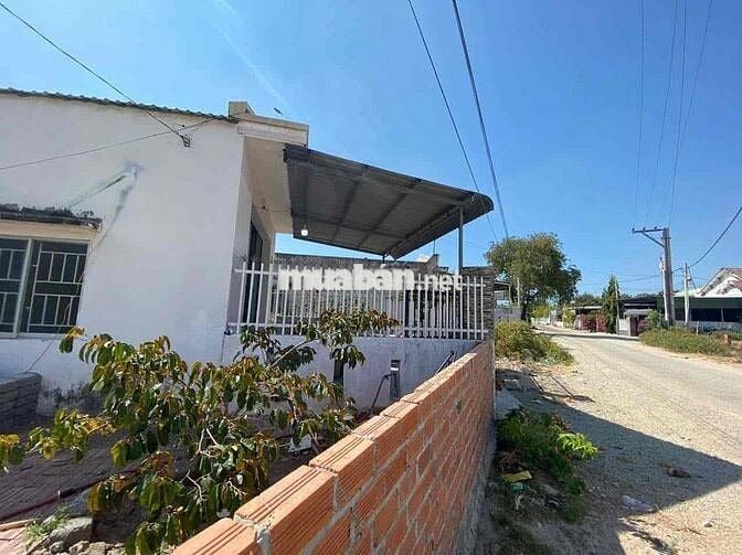 NHÀ BÁN Full thổ cư Cách biển 1km