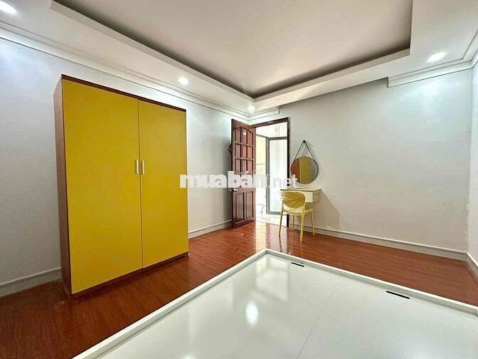 PHÒNG MỚI XÂY CÓ BAN CÔNG CỬA SỔ TRUNG TÂM PHÚ NHUẬN