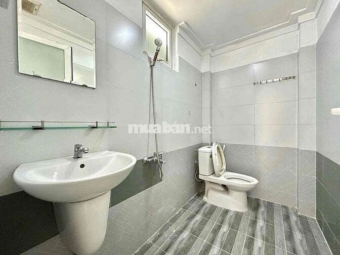 PHÒNG MỚI XÂY CÓ BAN CÔNG CỬA SỔ TRUNG TÂM PHÚ NHUẬN