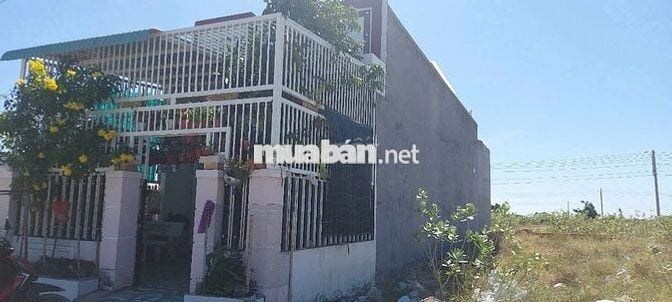 Nhà  khu Seaside,100m²,cách biển 70m,2 phòng ngủ,giếng trời thoáng mát