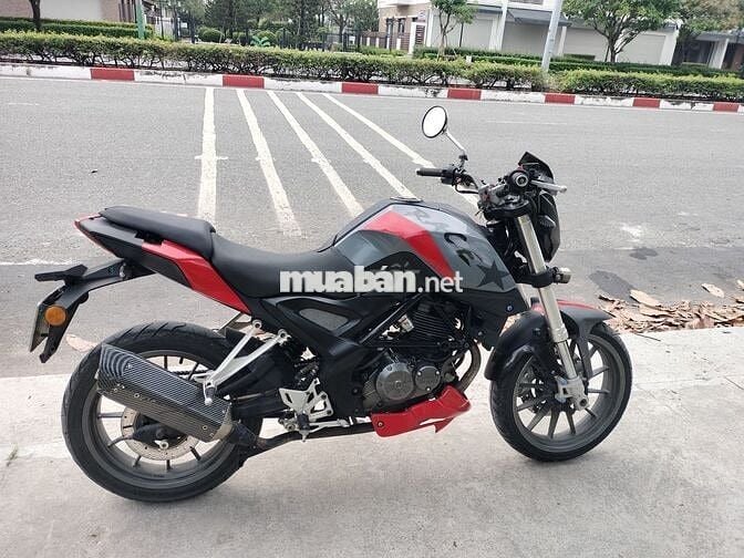 Benneli màu ₫ỏ den