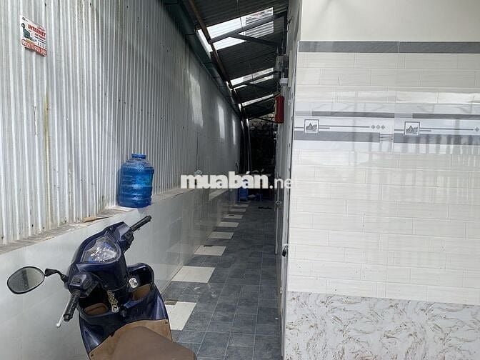 Phòng nhà mặt tiền sáng thoáng mát không chung chủ dư sức đậu ô tô